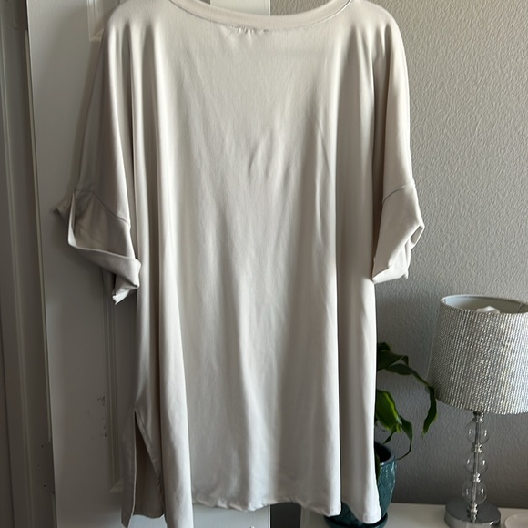 Elegant Cream Women's Top - Picture 4 of 7